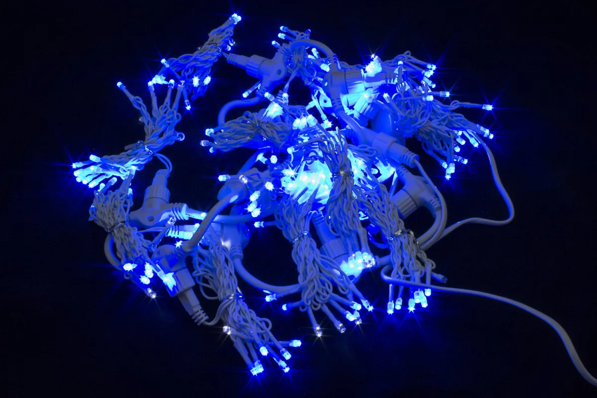 Гирлянда "Занавес (дождь)" уличная 2×1,5 м, 210 LED, мерцает, провод белый ПВХ, IP54, синий — фото 2