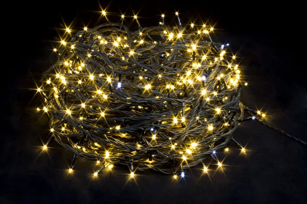 Гирлянда "Нить" ПВХ 220 В 400 LED 40 м, flash-w, провод черный, диаметр 2 мм, IP54, теплый белый