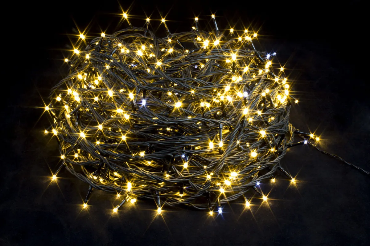 Гирлянда "Нить" ПВХ 220 В 400 LED 40 м, flash-w, провод черный, диаметр 2 мм, IP54, теплый белый