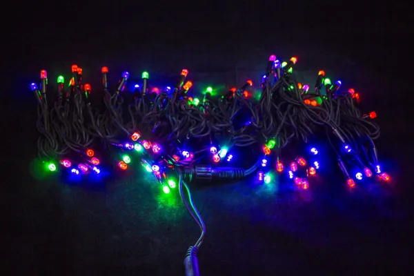 Гирлянда "Нить" уличная, 10 м, 100 LED, провод черный каучук, 220 В, стыкуется, IP65, разноцветная (1 диод 2 цвета)