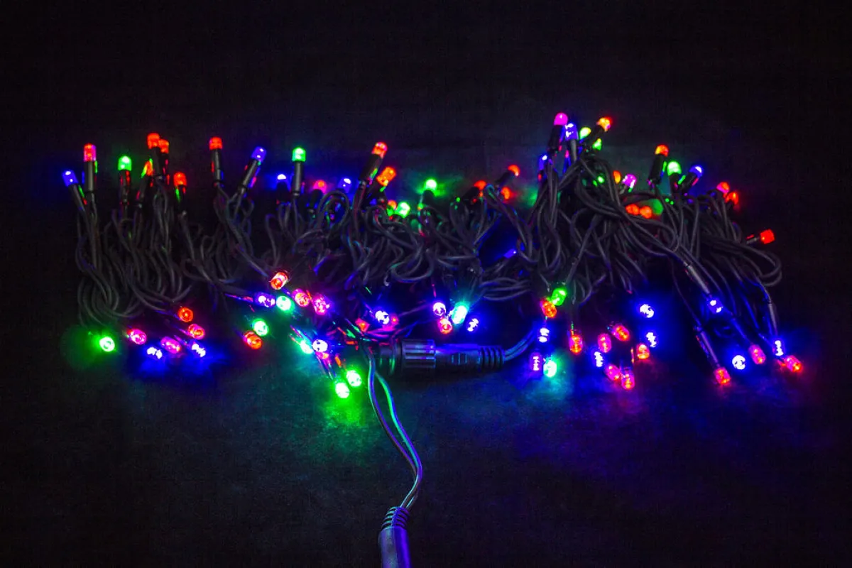 Гирлянда "Нить" уличная, 10 м, 100 LED, провод черный каучук, 220 В, стыкуется, IP65, разноцветная (1 диод 2 цвета)